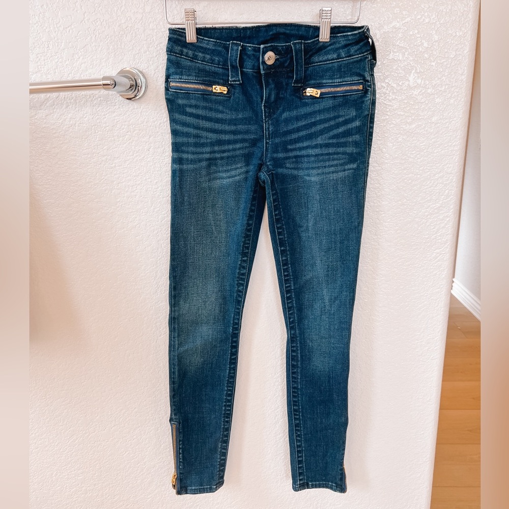 True Religion Skinny Jeans size 26, golden zipper-accent